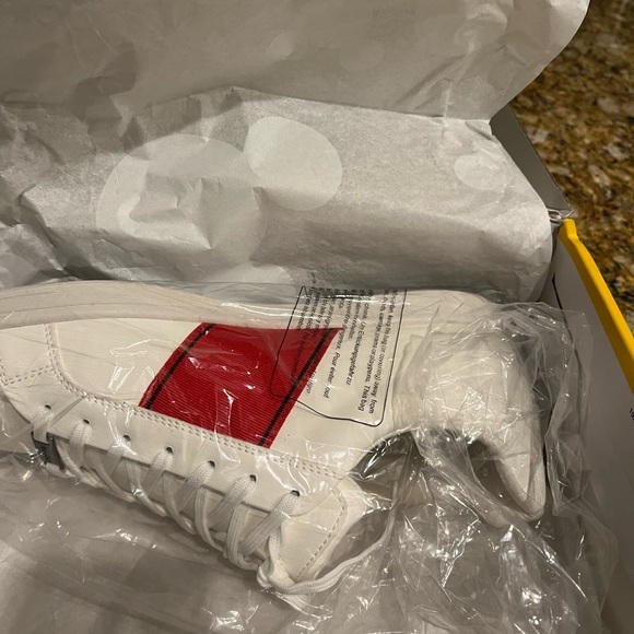 NEW ALDO DISNEY/MICKEY MOUSE TENNIS SHOES 2019 First of edition. - Picture 8 of 8